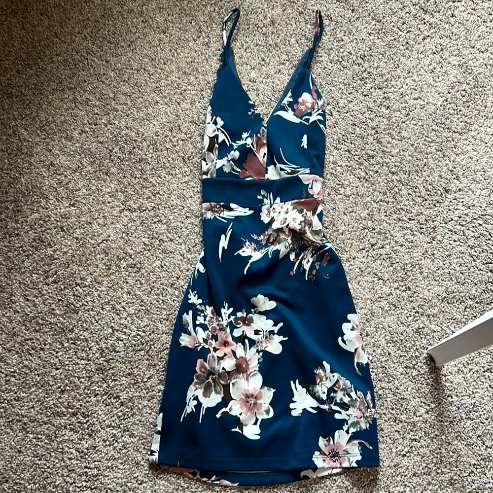 WORN ONCE WOMENS DRESS SIZE SMALL WINDSOR